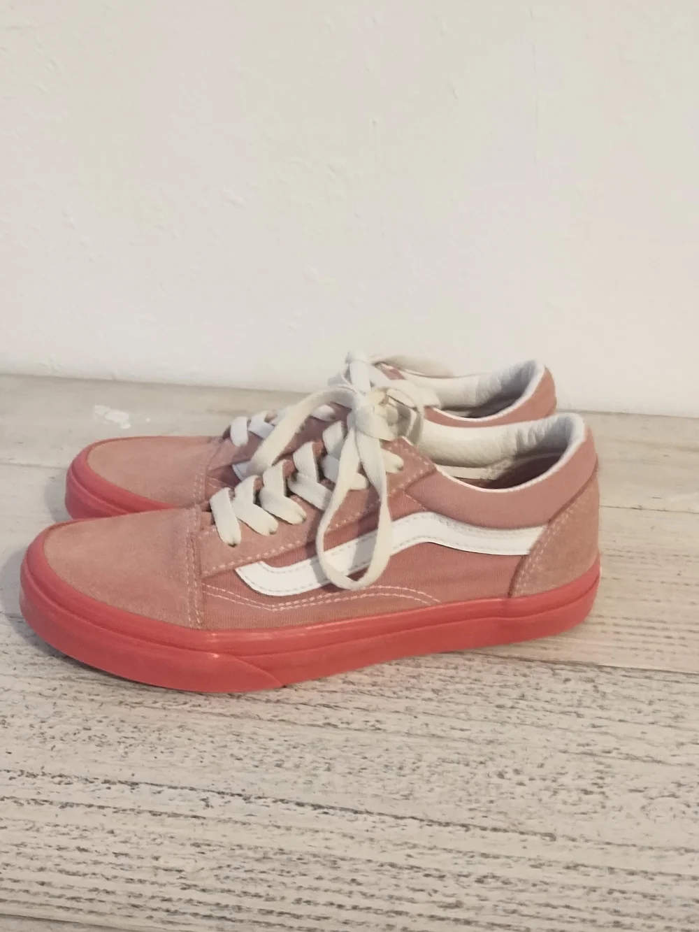 VANS Kids Old Skool Glossy Sidewall Trainers  Pink Size 3 usa/ 2.5 UK